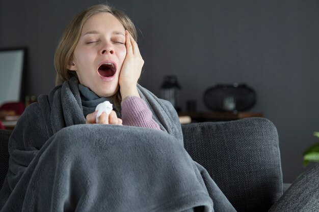 Симптомы боли в горле без температуры и насморка и кашля у взрослых